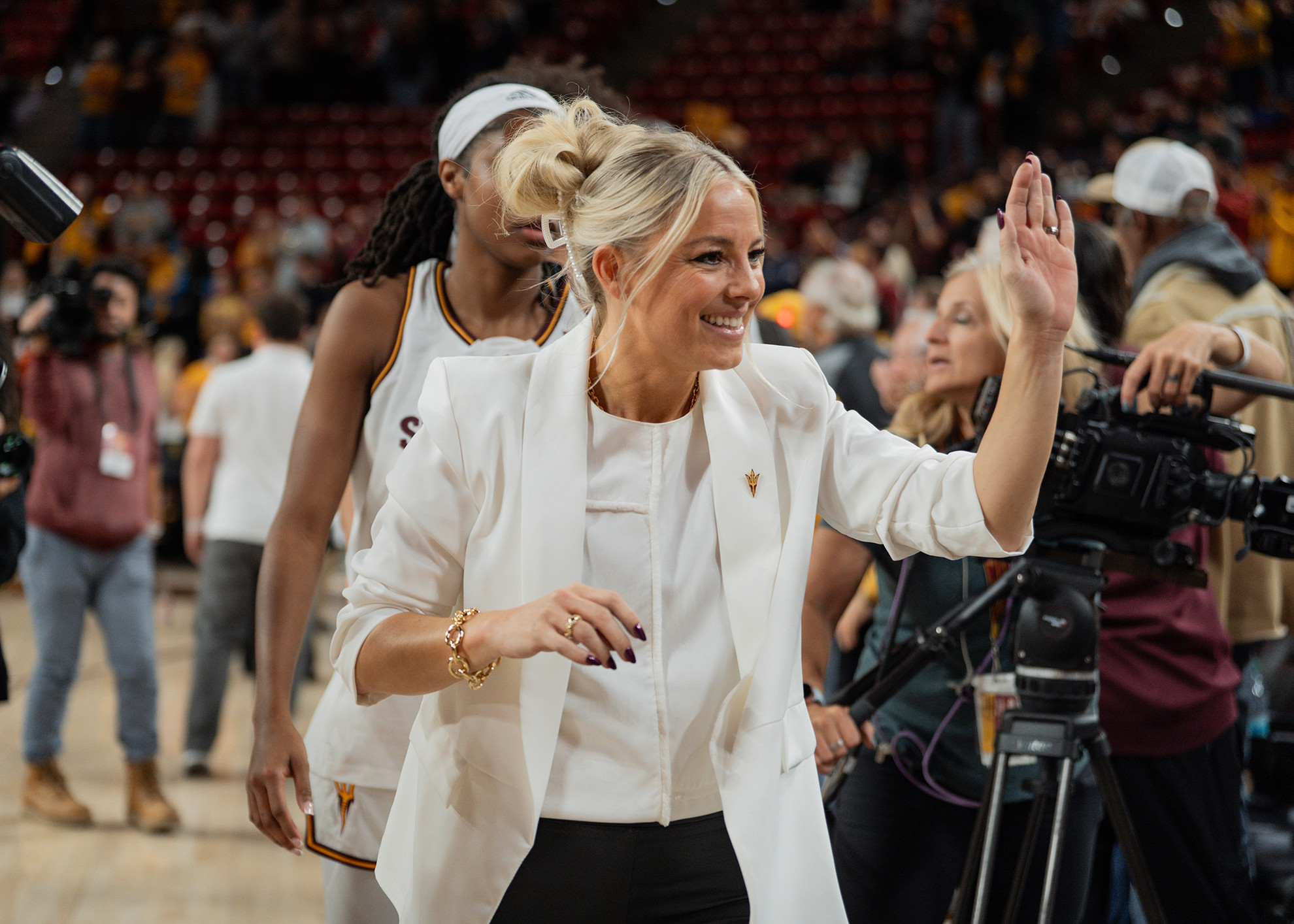 Late-game defense helps WBB secure win over Arizona