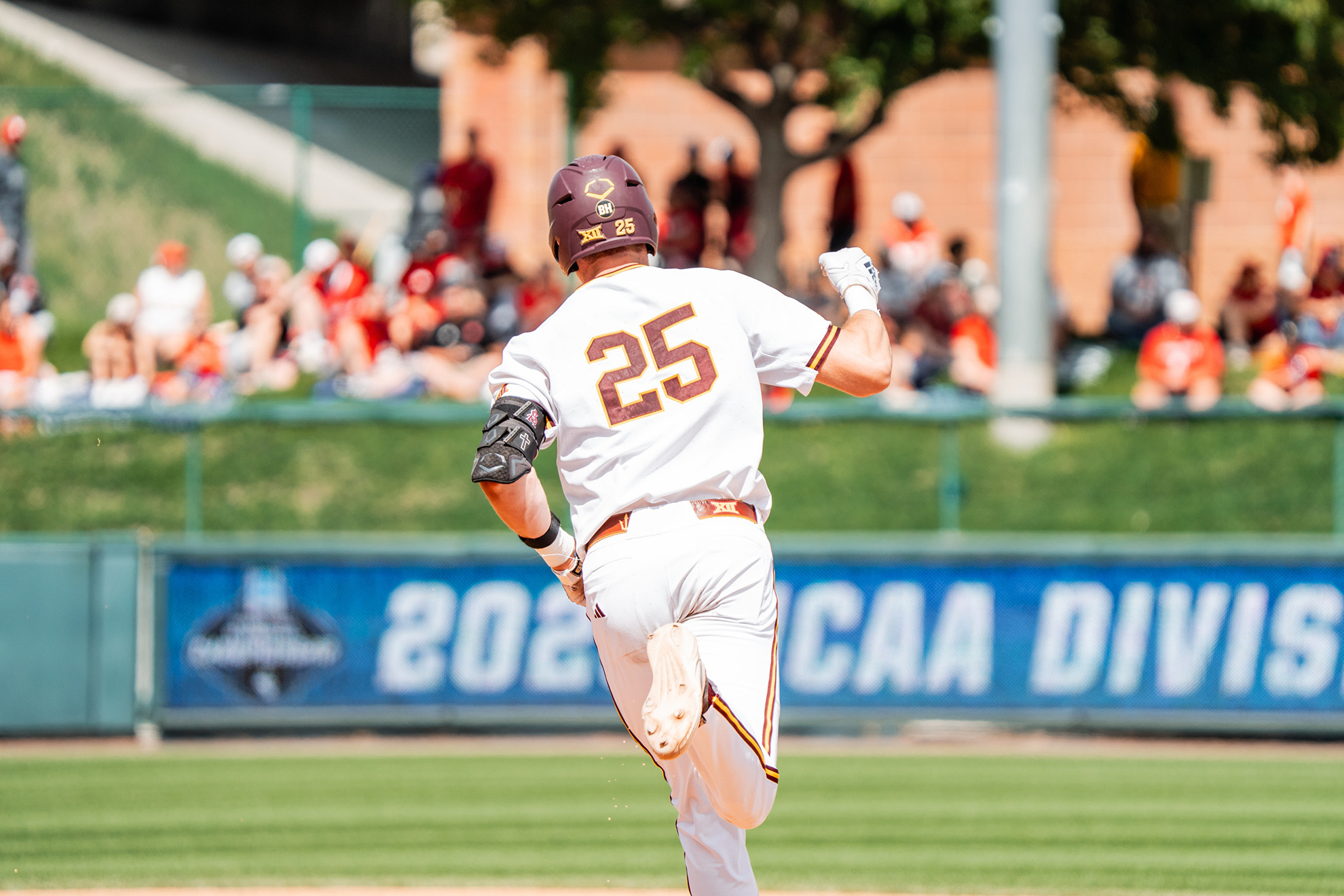 Bats stay hot as Baseball advances to Lincoln Regional final, knocking off host Nebraska Bats stay hot as Baseball advances to Lincoln Regional final, knocking off host Nebraska