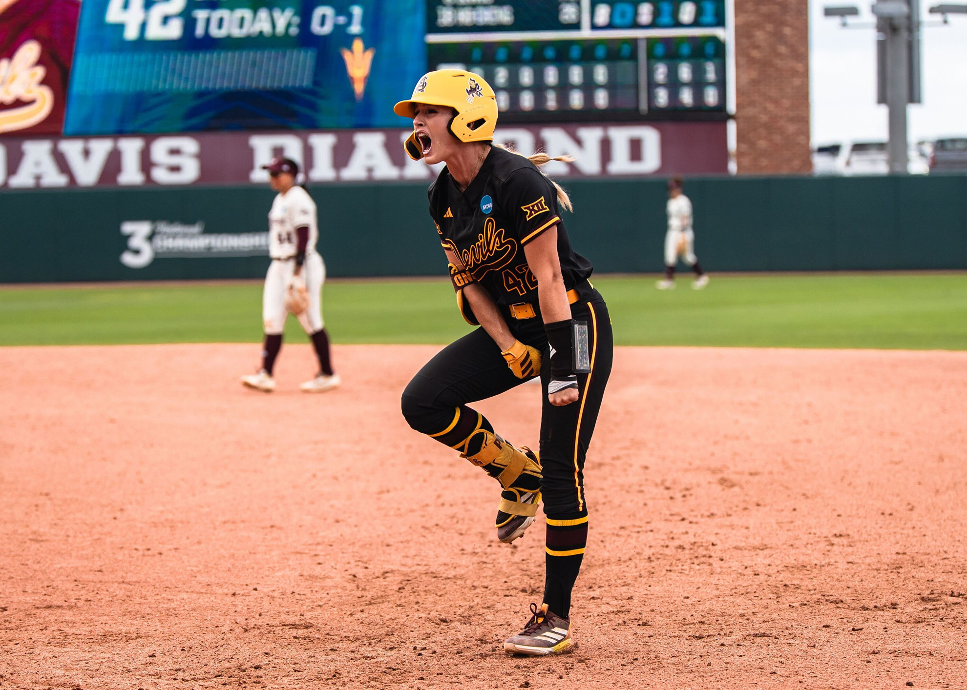 Bubbles Burst: No. 19/19 Softball rallies in seventh to upend host Aggies Bubbles Burst: No. 19/19 Softball rallies in seventh to upend host Aggies