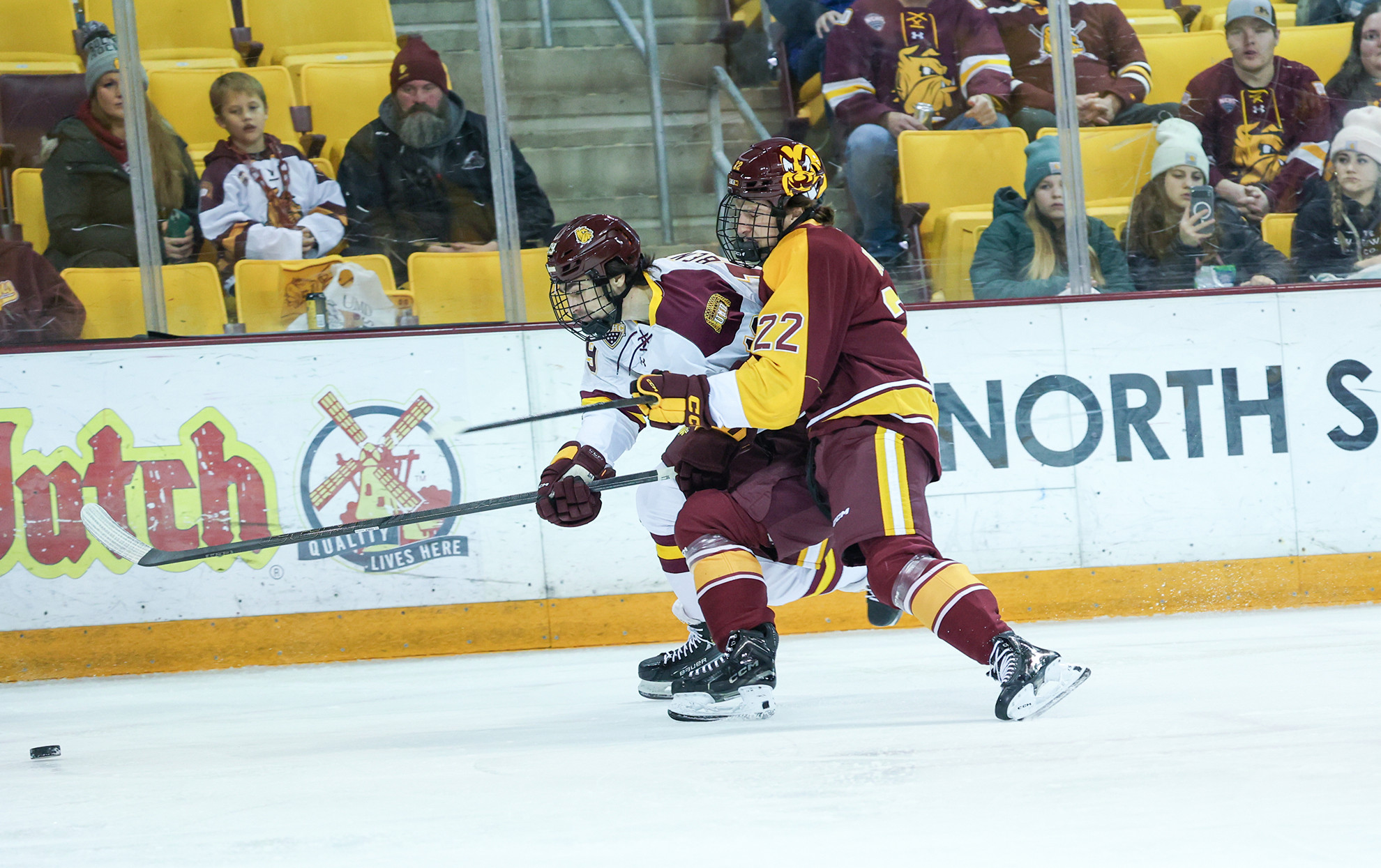 Image for Hockey drops series opener to Minnesota Duluth